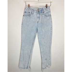 Abercrombie and Fitch Mom Jean Rise Curve 26/2 Light Wash